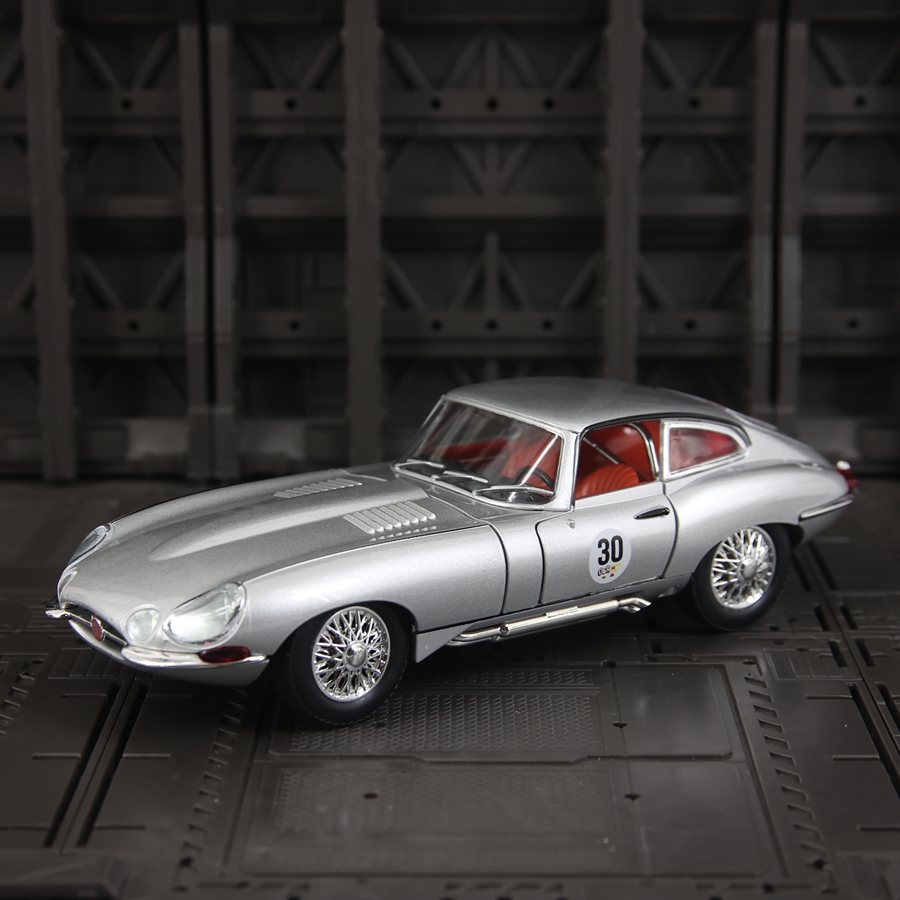 1: 24 Simulation Jaguar E-Type - огляд і ціна Car Care